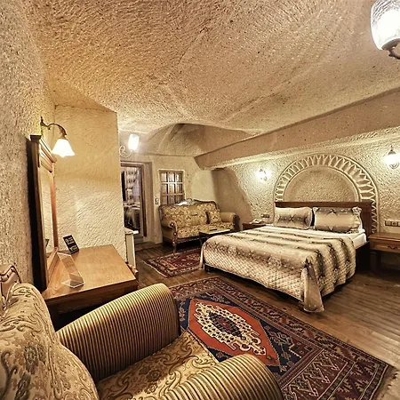 스톤 하우스 케이브 괴레메