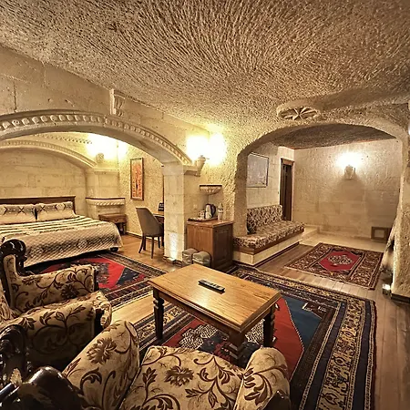 Stone House Cave גורמה