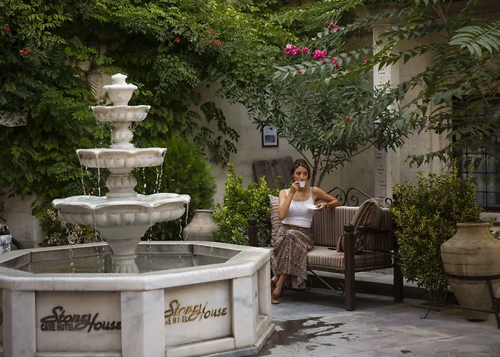 Hotel Stone House Cave